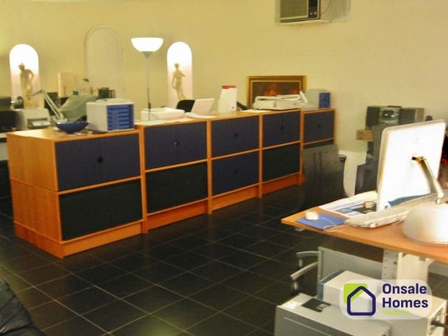 Erhverv til salg i Nueva Andalucía Centro, Marbella - € 280.000 (Ref: 9798516)