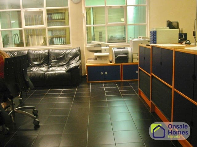 Erhverv til salg i Nueva Andalucía Centro, Marbella - € 280.000 (Ref: 9798516)