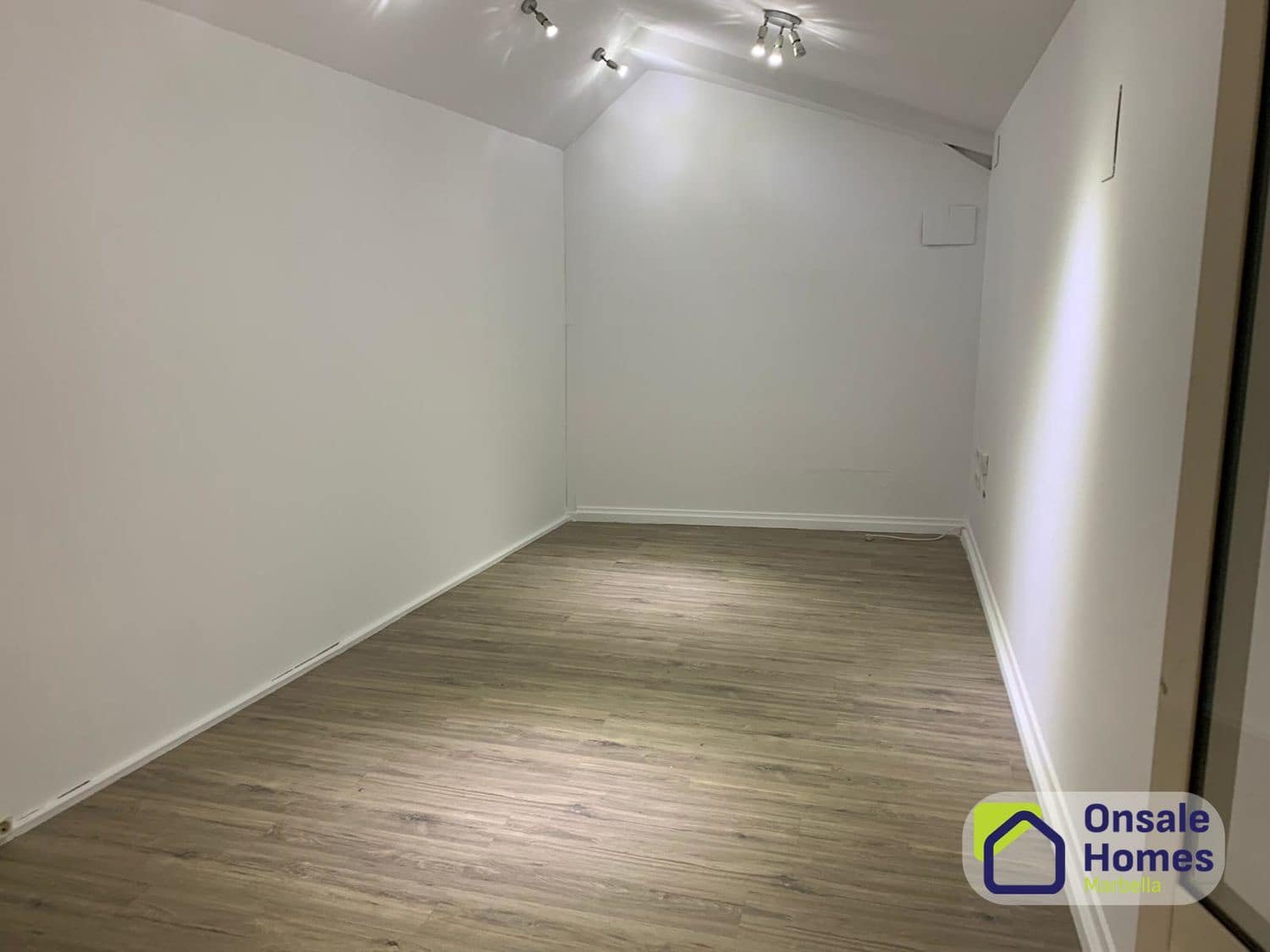 Local Comercial en Marbella en alquiler - 4.200 € (Ref: 9806039)