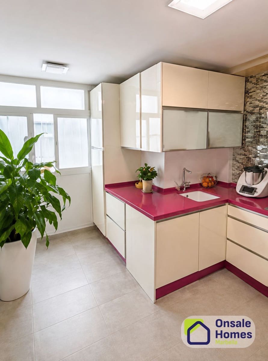 3 sypialnia Apartament na sprzedaż w Marbella z garażem - 350 000 € (Ref: 9806041)