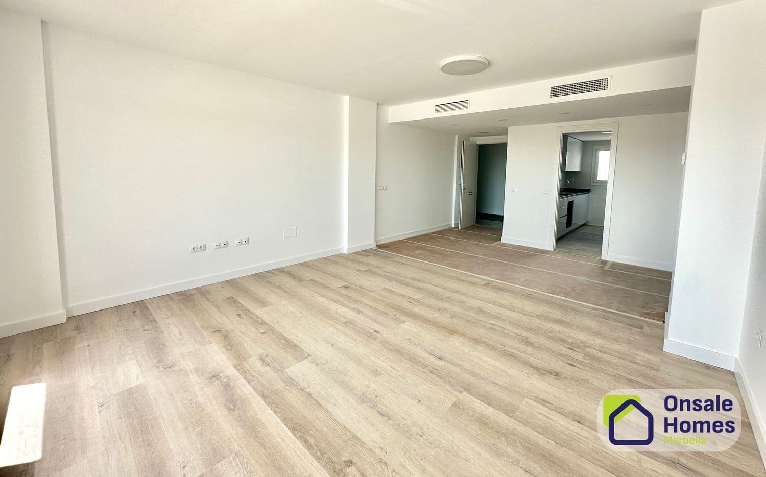 3 Zimmer Apartment zu vermieten in Nueva Andalucia mit Pool Garage - 2.700 € (Ref: 9816807)