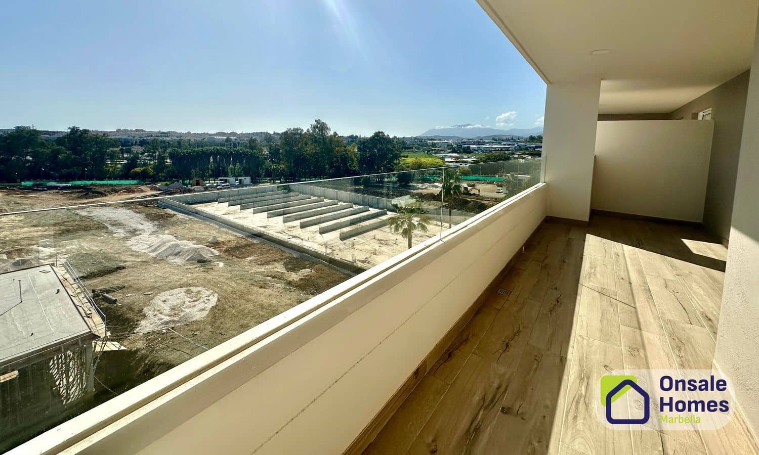 3 Zimmer Apartment zu vermieten in Nueva Andalucia mit Pool Garage - 2.700 € (Ref: 9816807)
