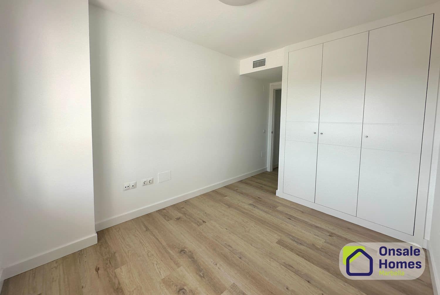 3 Zimmer Apartment zu vermieten in Nueva Andalucia mit Pool Garage - 2.700 € (Ref: 9816807)