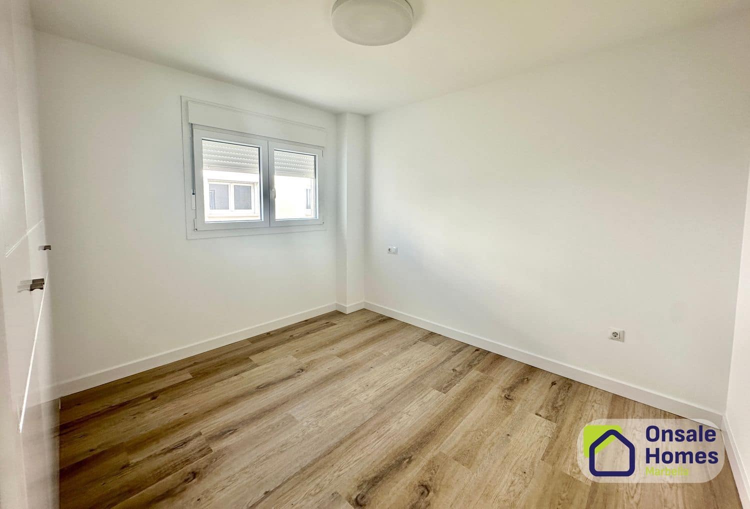 3 Zimmer Apartment zu vermieten in Nueva Andalucia mit Pool Garage - 2.700 € (Ref: 9816807)