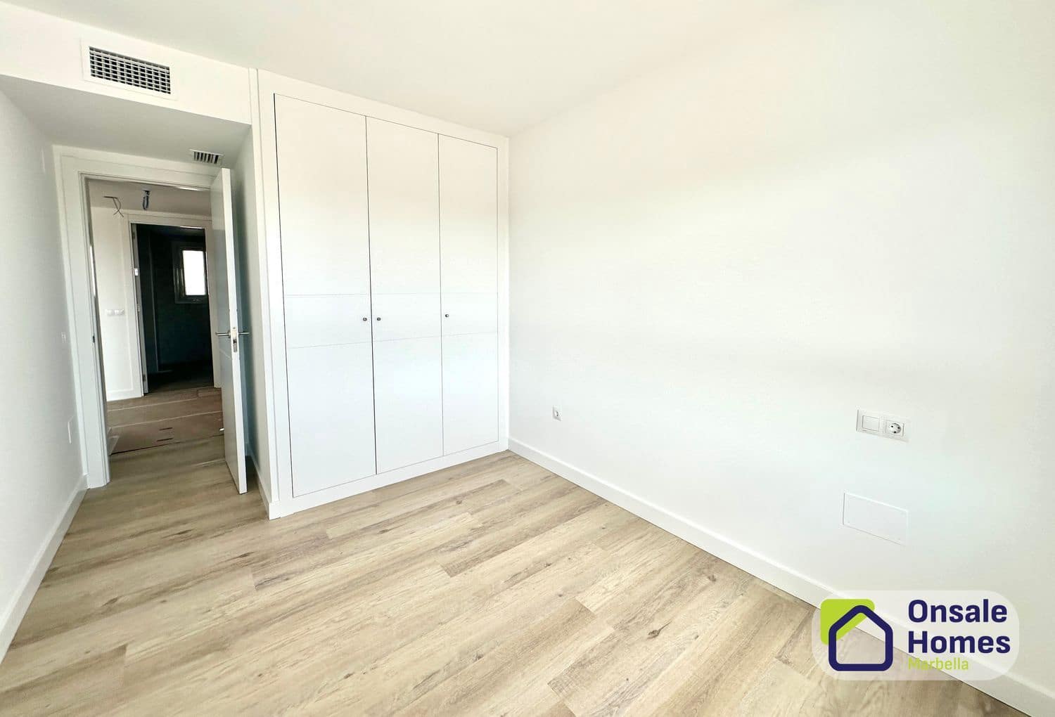 3 Zimmer Apartment zu vermieten in Nueva Andalucia mit Pool Garage - 2.700 € (Ref: 9816807)