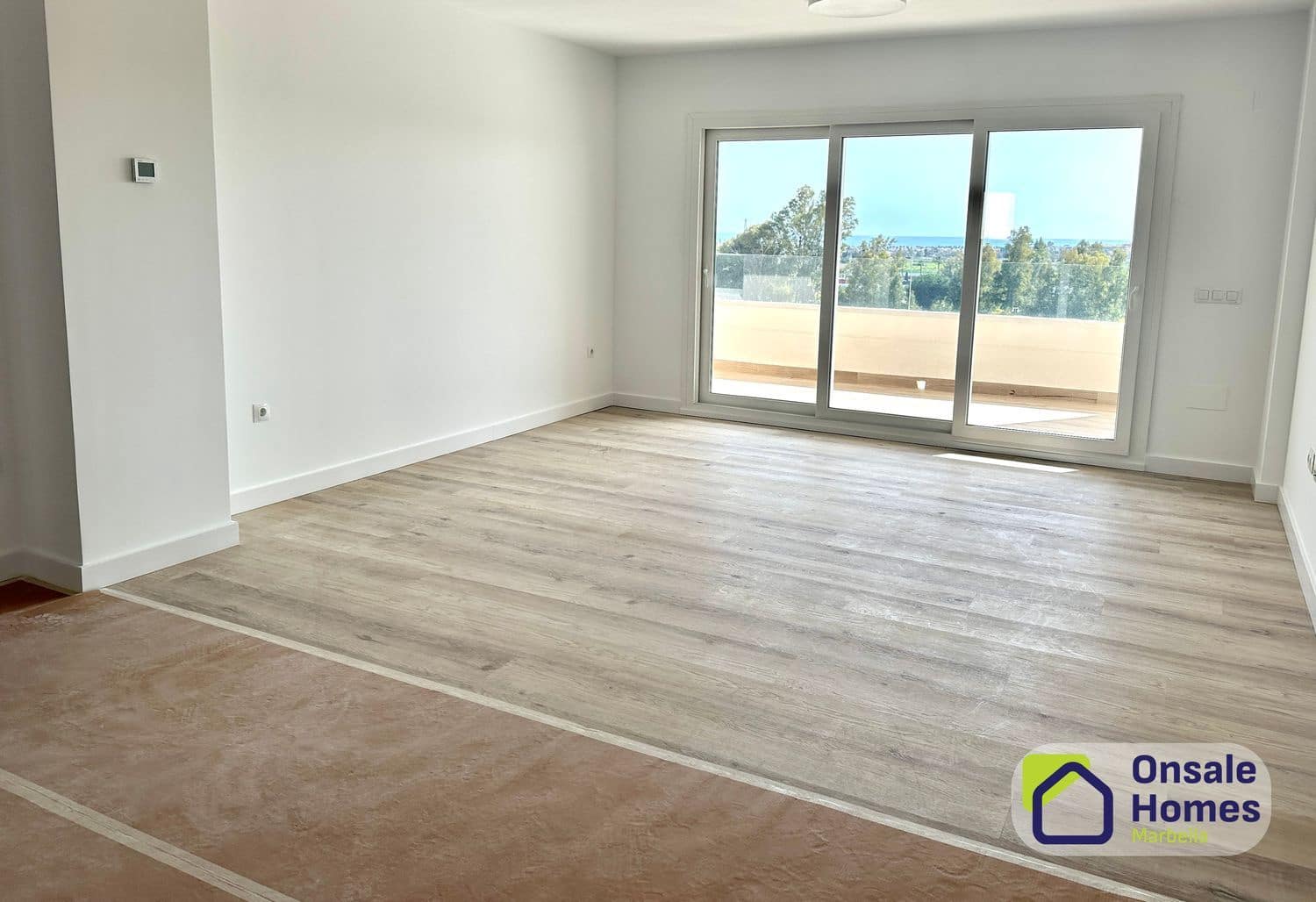 3 Zimmer Apartment zu vermieten in Nueva Andalucia mit Pool Garage - 2.700 € (Ref: 9816807)
