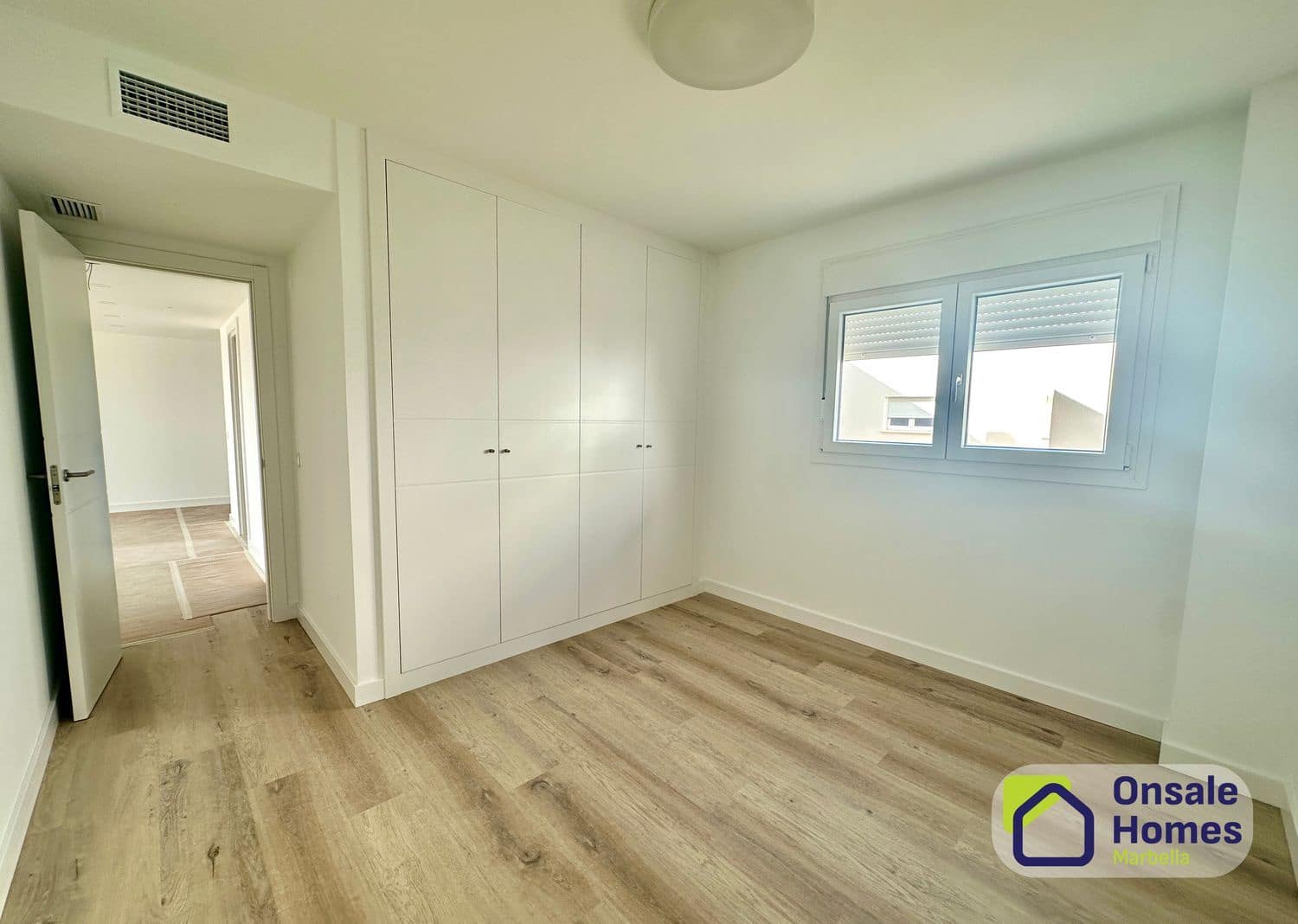 3 Zimmer Apartment zu vermieten in Nueva Andalucia mit Pool Garage - 2.700 € (Ref: 9816807)