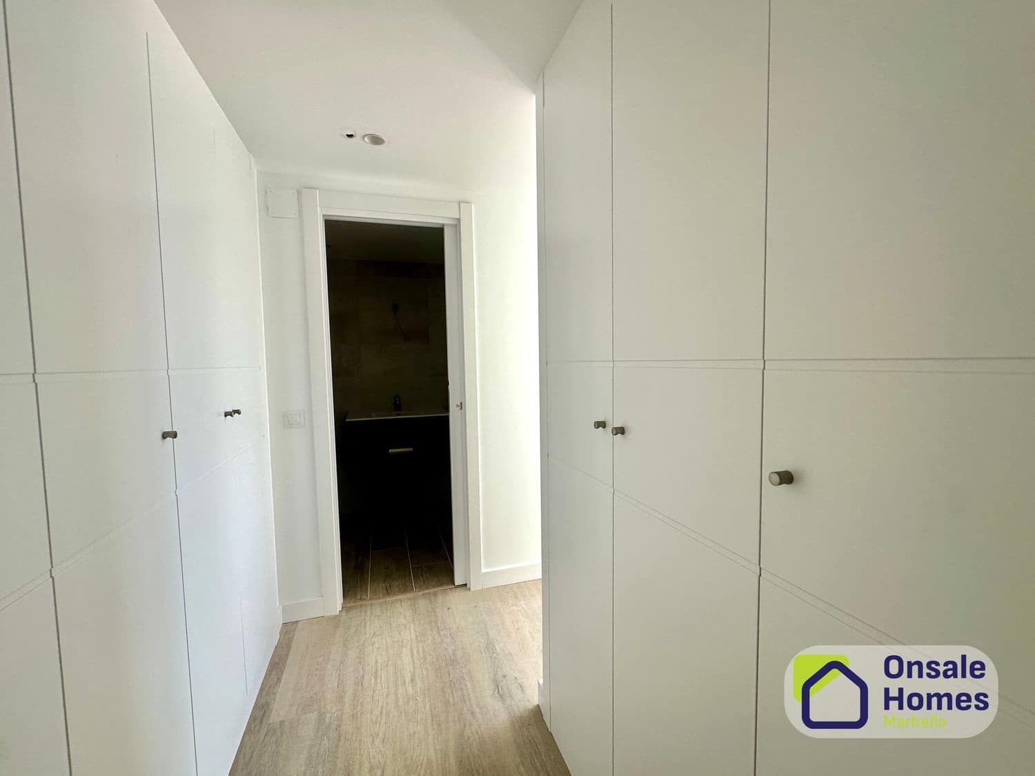 3 Zimmer Apartment zu vermieten in Nueva Andalucia mit Pool Garage - 2.700 € (Ref: 9816807)