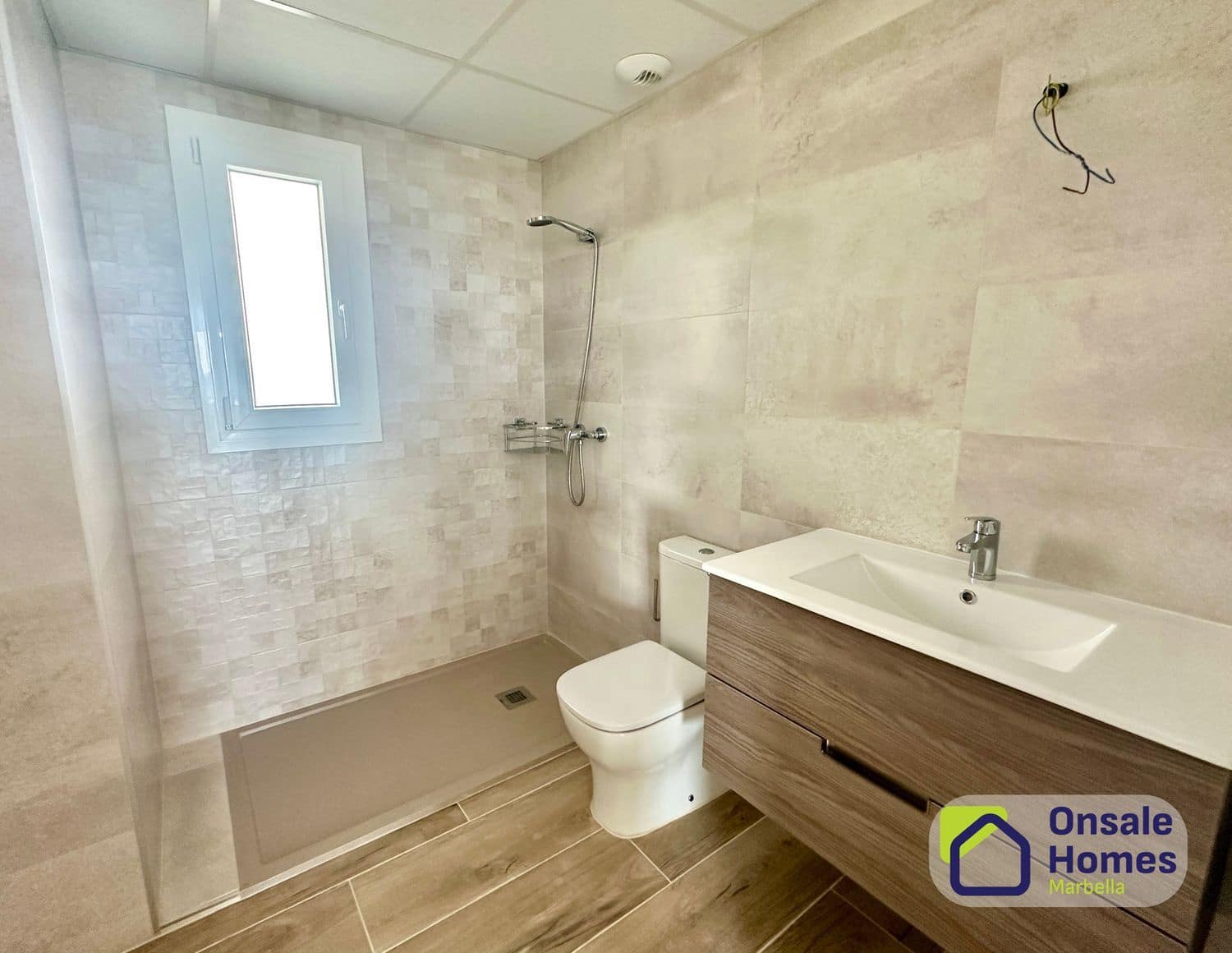 3 Zimmer Apartment zu vermieten in Nueva Andalucia mit Pool Garage - 2.700 € (Ref: 9816807)