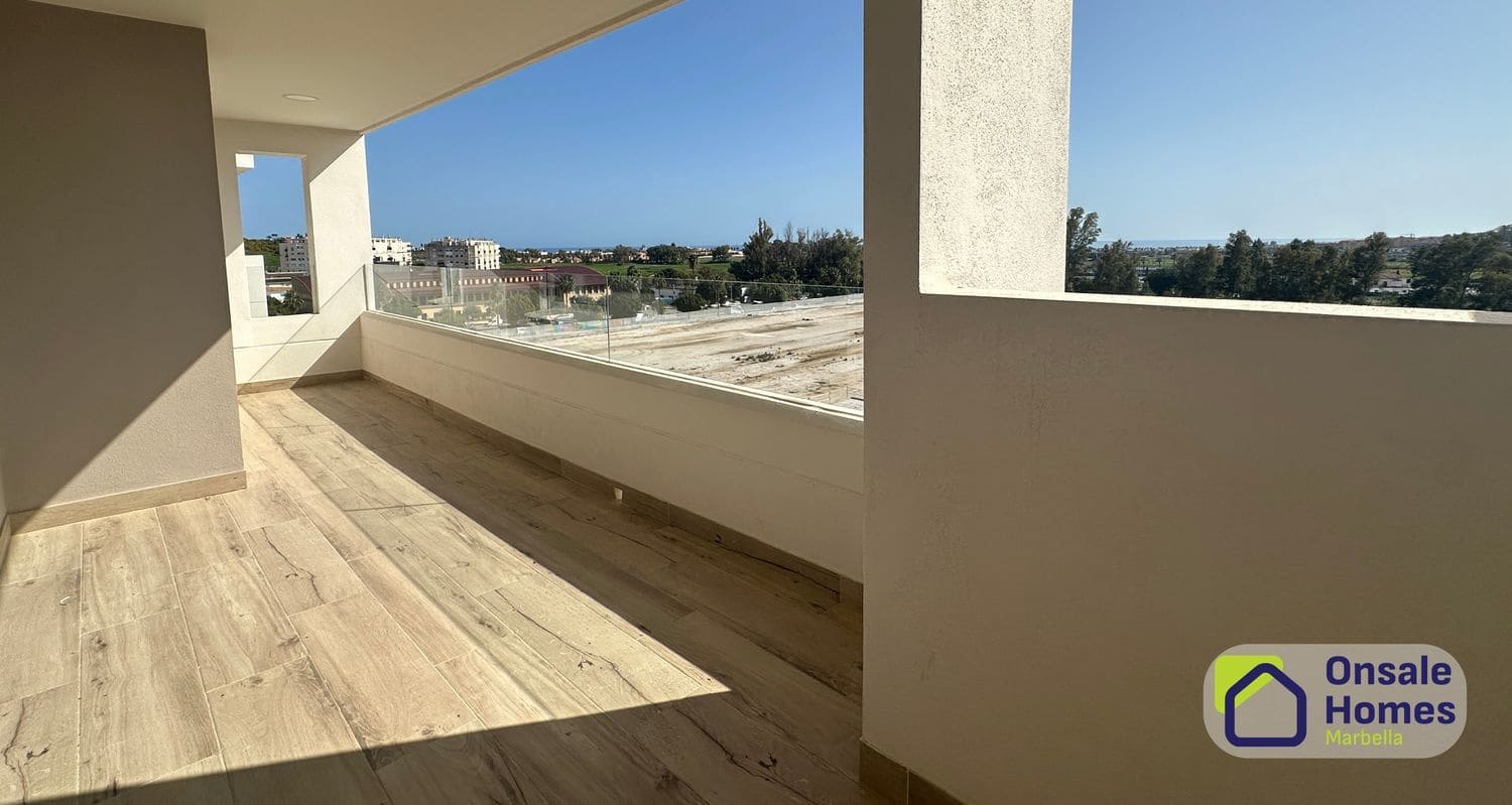 3 Zimmer Apartment zu vermieten in Nueva Andalucia mit Pool Garage - 2.700 € (Ref: 9816807)