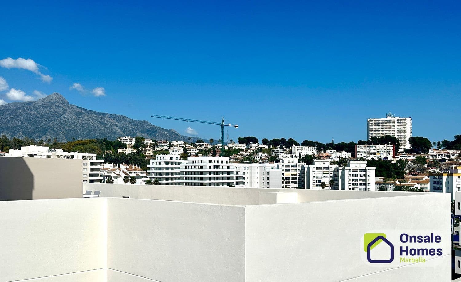 3 Zimmer Apartment zu vermieten in Nueva Andalucia mit Pool Garage - 2.700 € (Ref: 9816807)