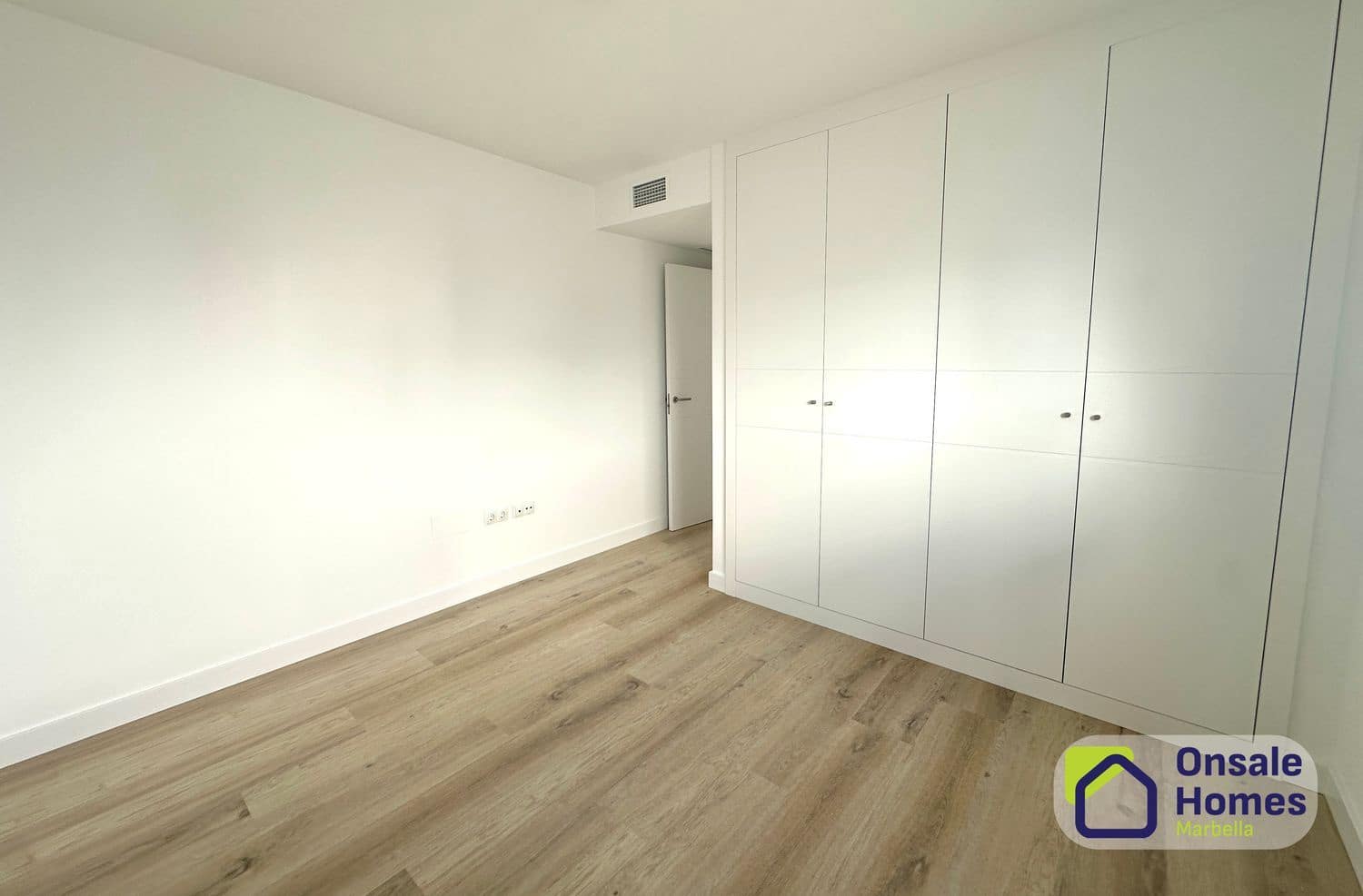 3 Zimmer Apartment zu vermieten in Nueva Andalucia mit Pool Garage - 2.700 € (Ref: 9816807)