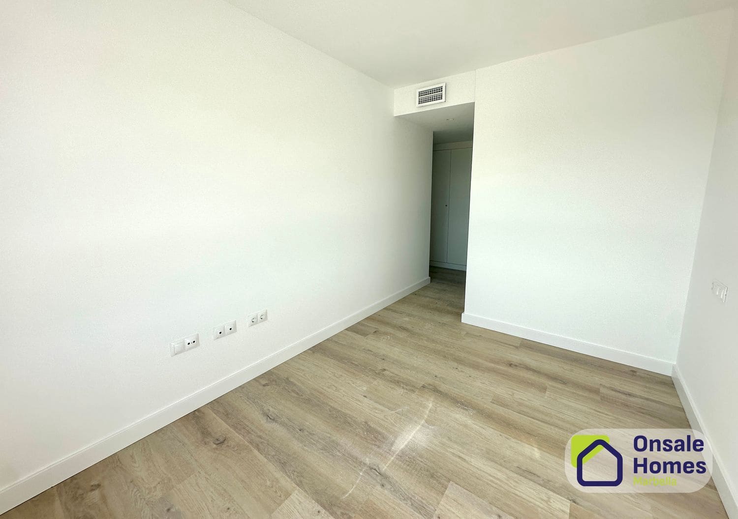 3 Zimmer Apartment zu vermieten in Nueva Andalucia mit Pool Garage - 2.700 € (Ref: 9816807)
