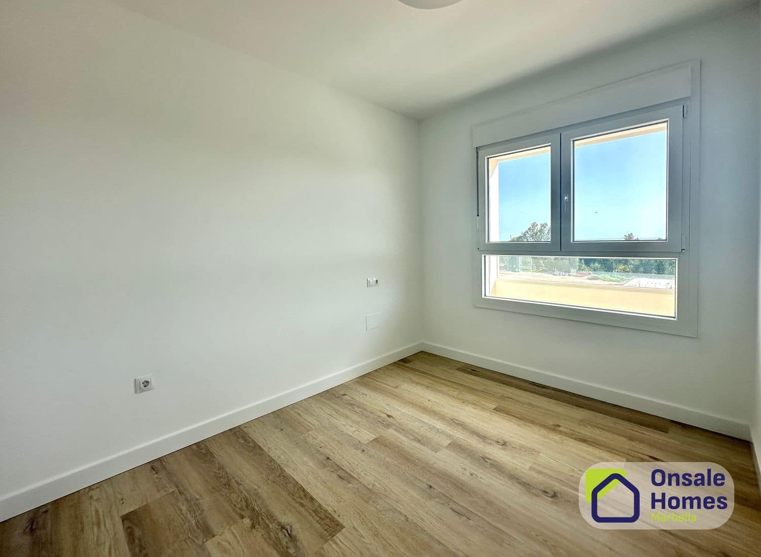 3 Zimmer Apartment zu vermieten in Nueva Andalucia mit Pool Garage - 2.700 € (Ref: 9816807)