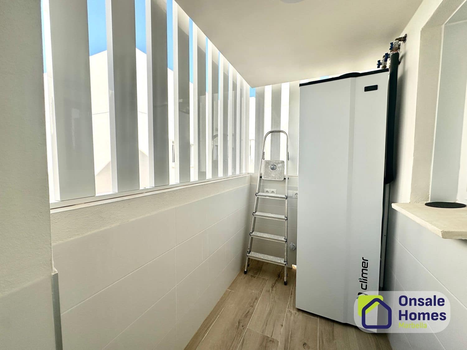 3 Zimmer Apartment zu vermieten in Nueva Andalucia mit Pool Garage - 2.700 € (Ref: 9816807)