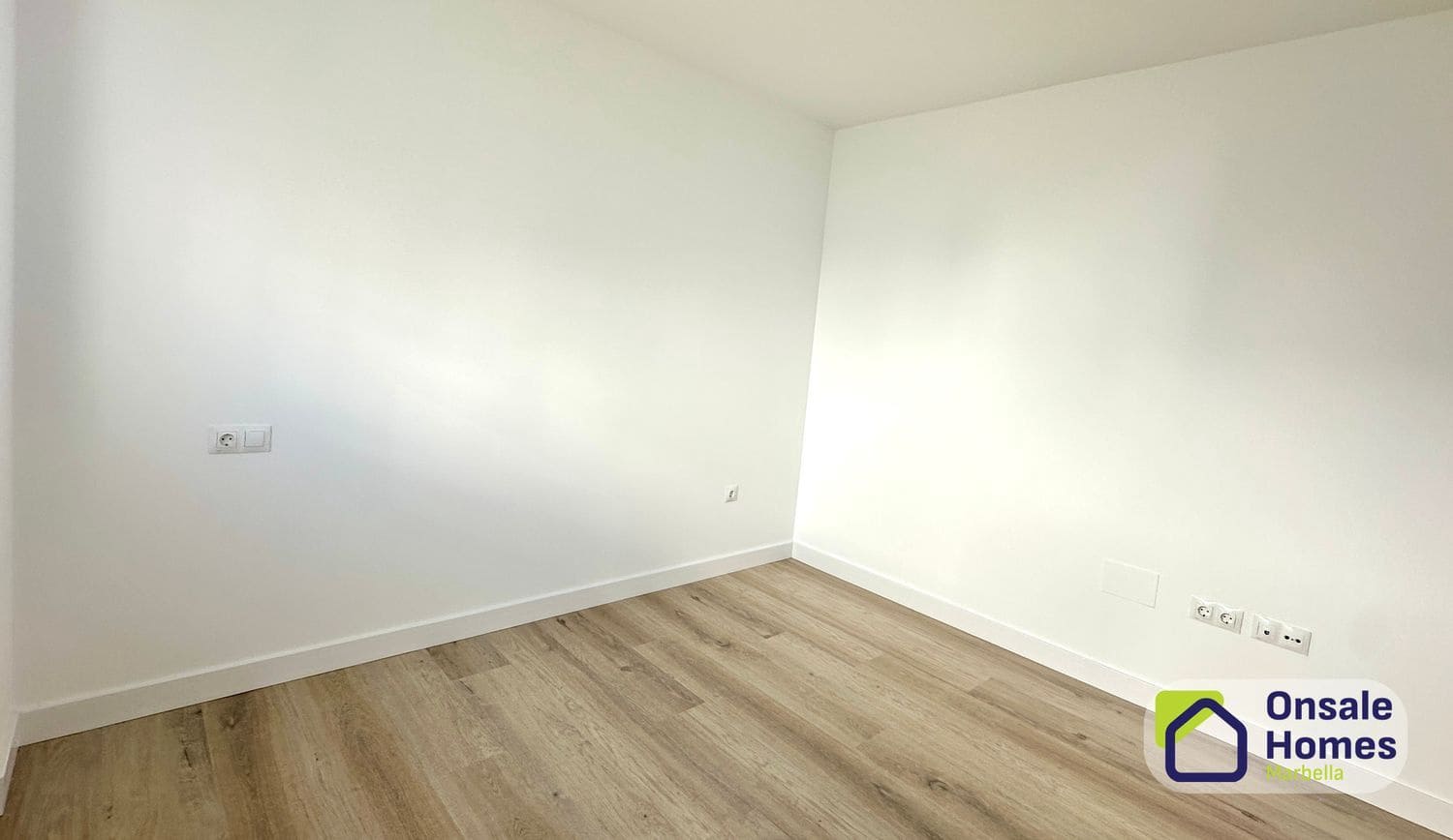 3 Zimmer Apartment zu vermieten in Nueva Andalucia mit Pool Garage - 2.700 € (Ref: 9816807)