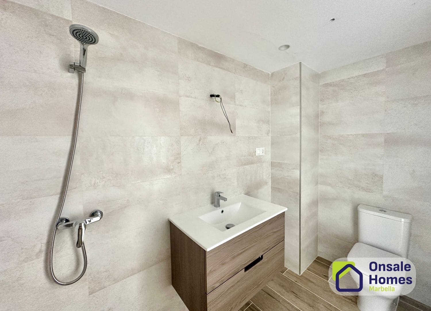 3 Zimmer Apartment zu vermieten in Nueva Andalucia mit Pool Garage - 2.700 € (Ref: 9816807)
