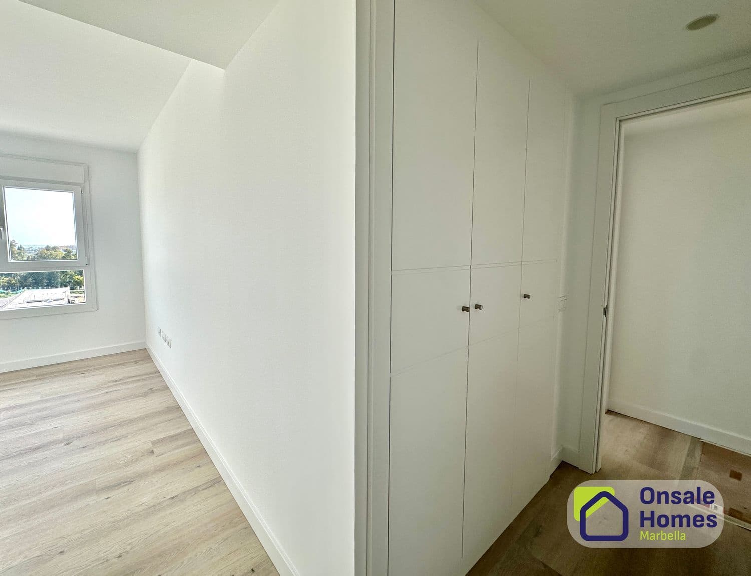 3 Zimmer Apartment zu vermieten in Nueva Andalucia mit Pool Garage - 2.700 € (Ref: 9816807)