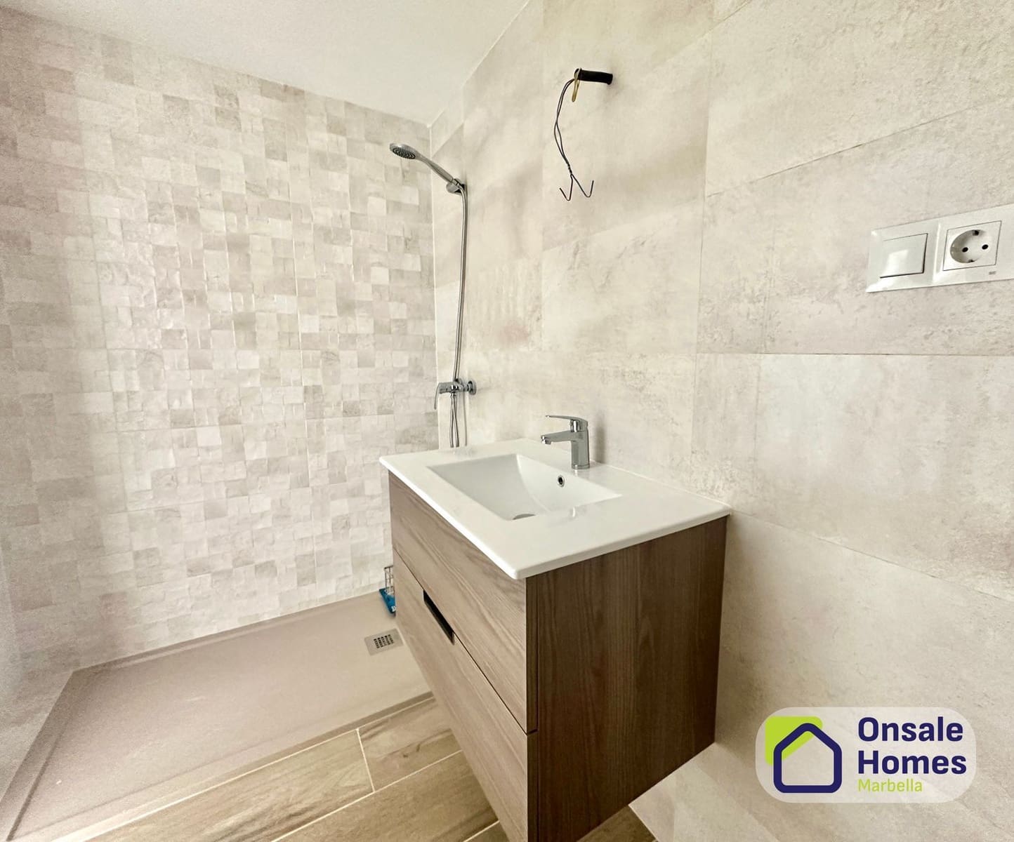 3 Zimmer Apartment zu vermieten in Nueva Andalucia mit Pool Garage - 2.700 € (Ref: 9816807)