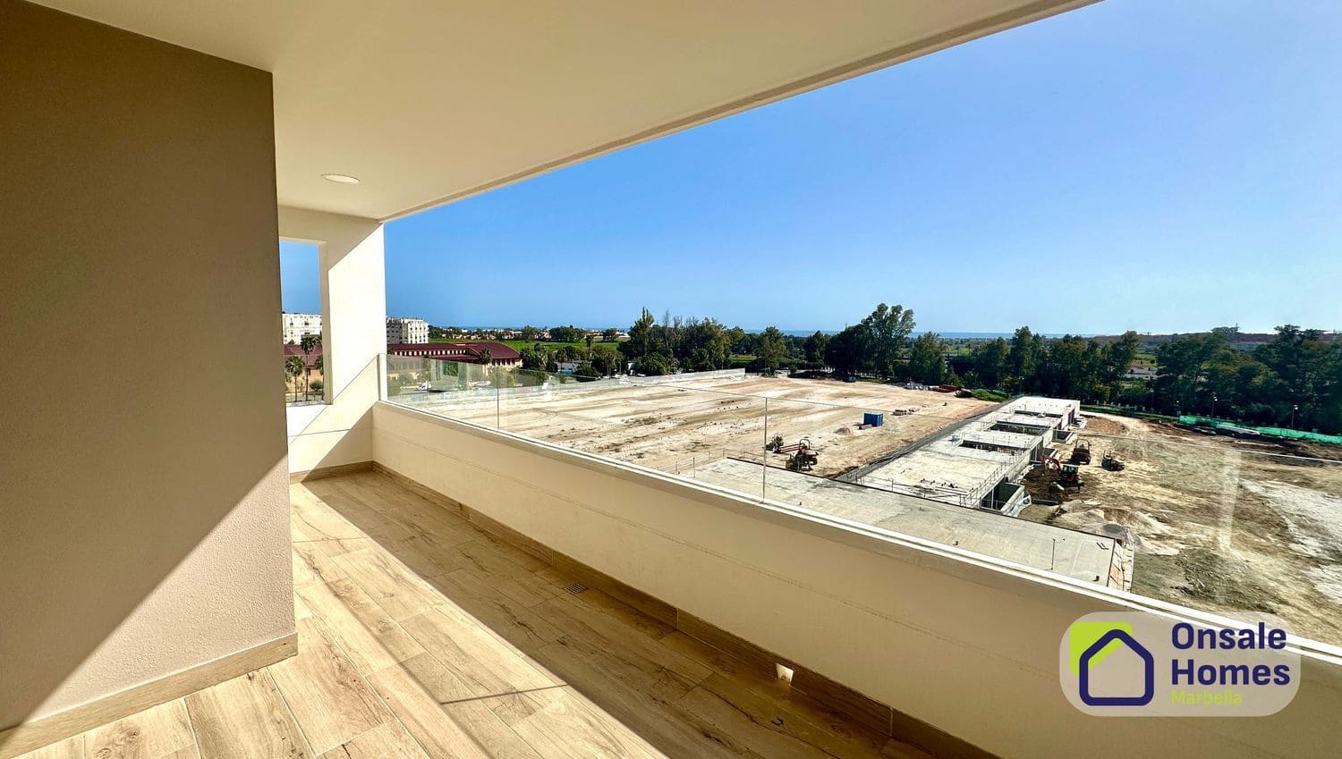3 Zimmer Apartment zu vermieten in Nueva Andalucia mit Pool Garage - 2.700 € (Ref: 9816807)