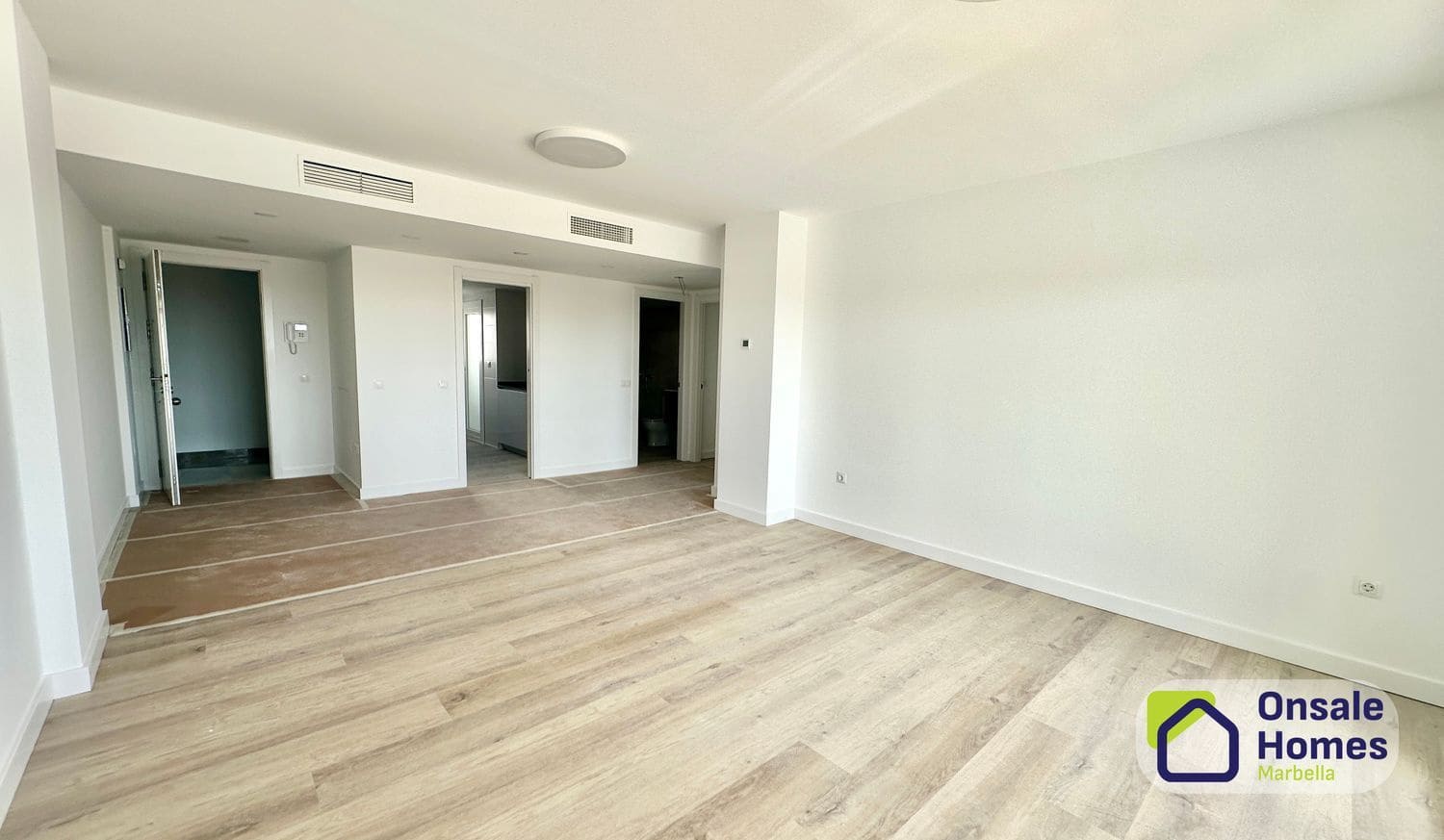 3 Zimmer Apartment zu vermieten in Nueva Andalucia mit Pool Garage - 2.700 € (Ref: 9816807)