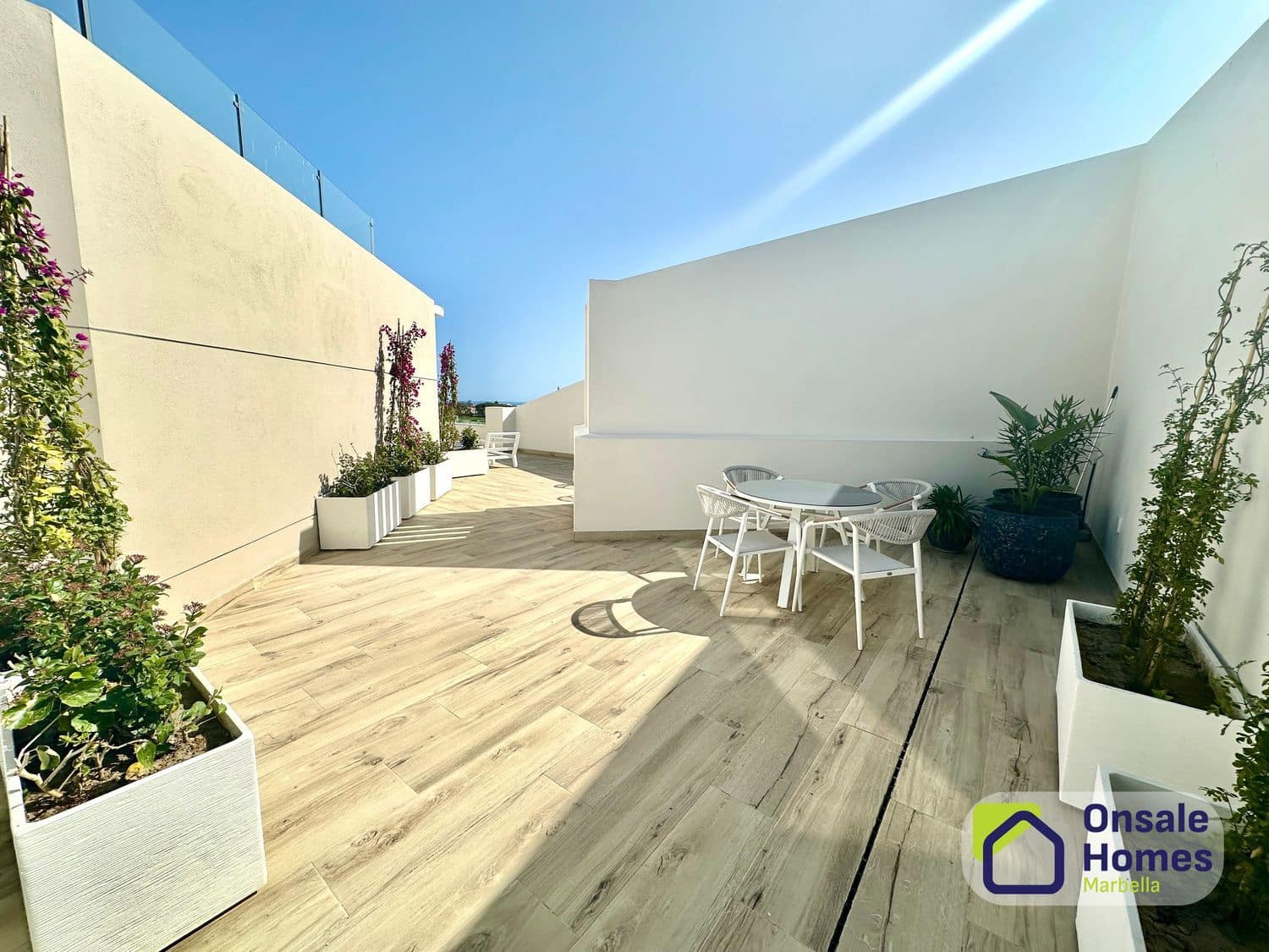 3 Zimmer Apartment zu vermieten in Nueva Andalucia mit Pool Garage - 2.700 € (Ref: 9816807)