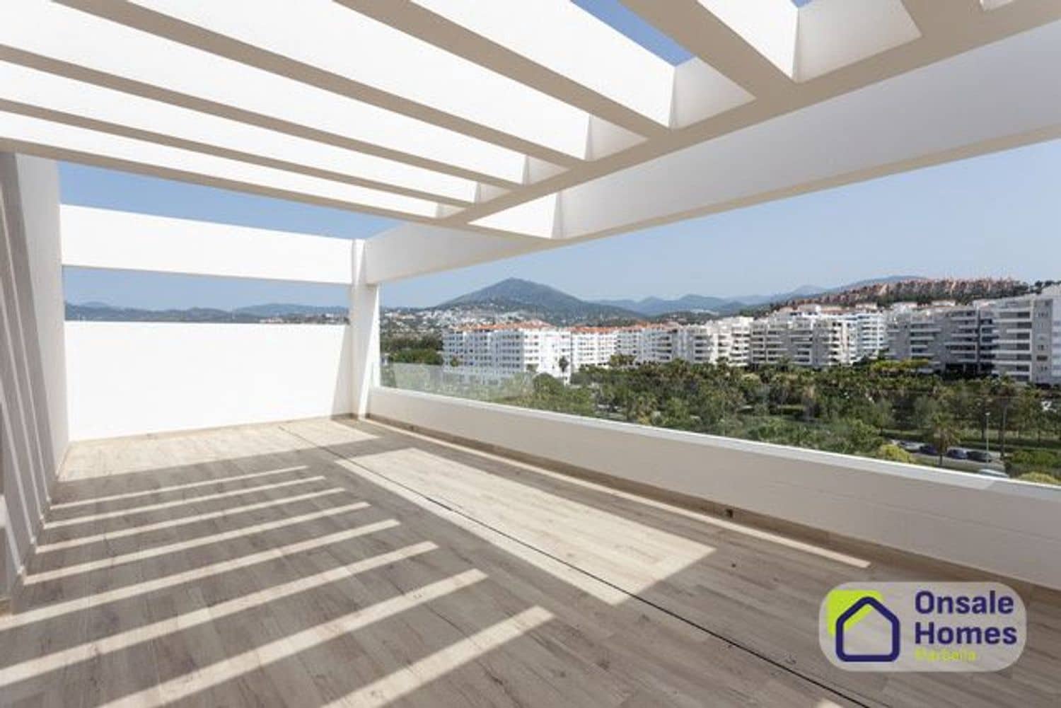 4 makuuhuone Huoneisto vuokrattavana paikassa Nueva Andalucia mukana uima-altaan 
autotalli - 5 000 € (Ref: 9816808)