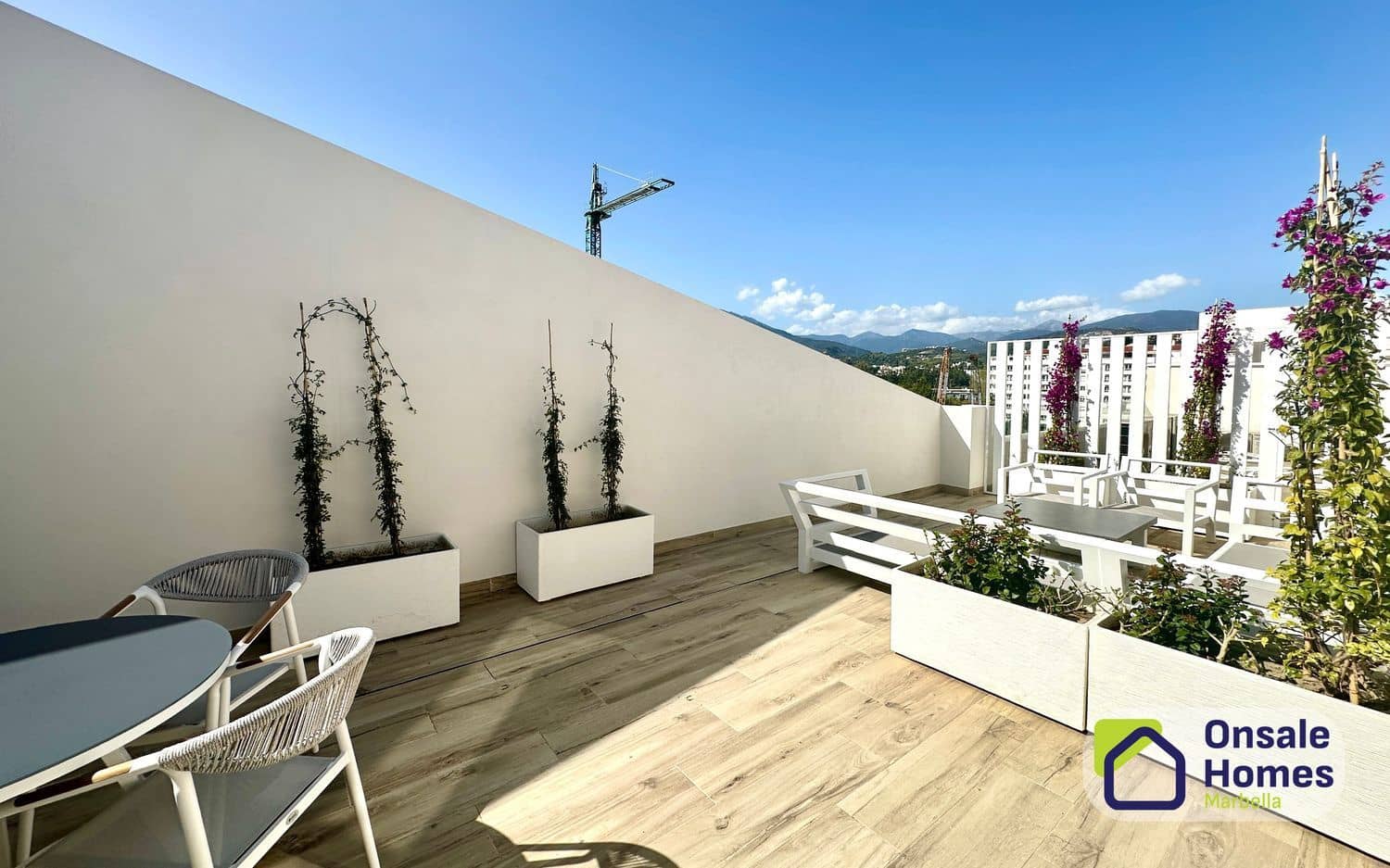 2 makuuhuone Huoneisto vuokrattavana paikassa Nueva Andalucia mukana uima-altaan 
autotalli - 2 600 € (Ref: 9816809)