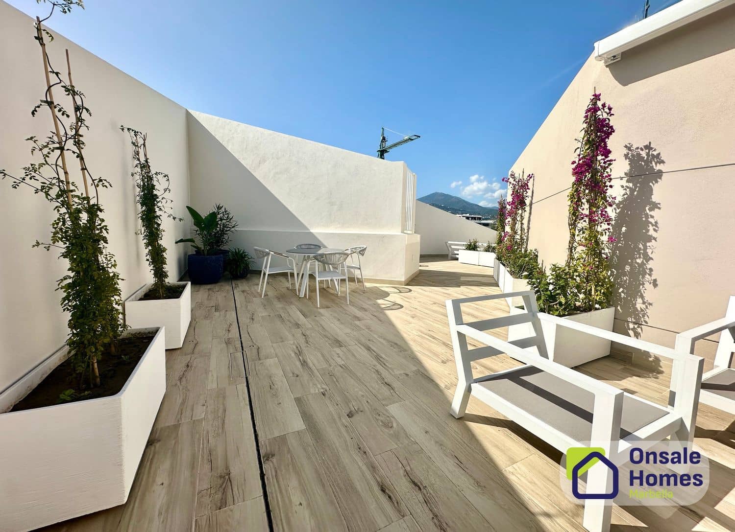 2 makuuhuone Huoneisto vuokrattavana paikassa Nueva Andalucia mukana uima-altaan 
autotalli - 2 600 € (Ref: 9816809)
