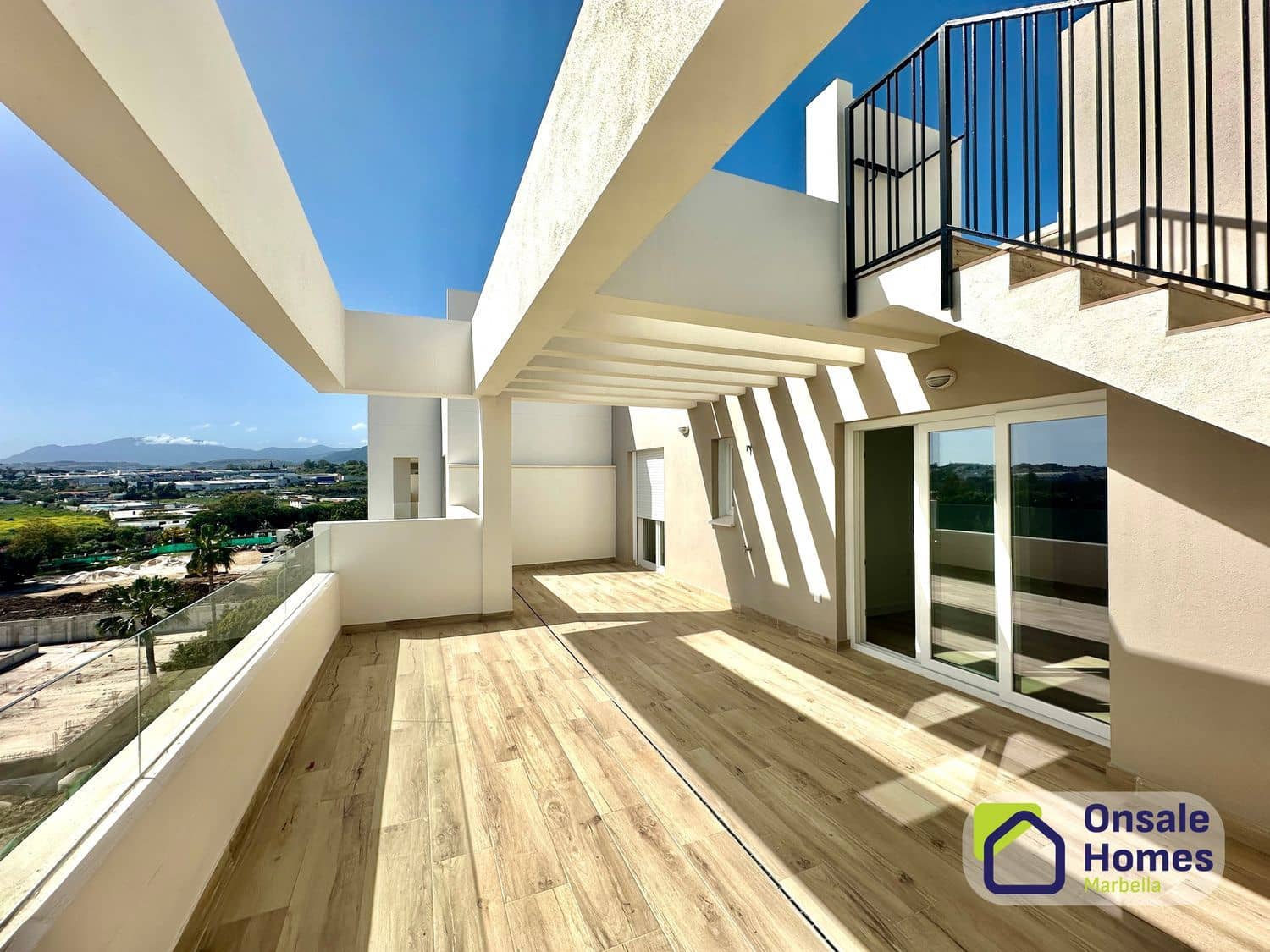 2 makuuhuone Huoneisto vuokrattavana paikassa Nueva Andalucia mukana uima-altaan 
autotalli - 2 600 € (Ref: 9816809)