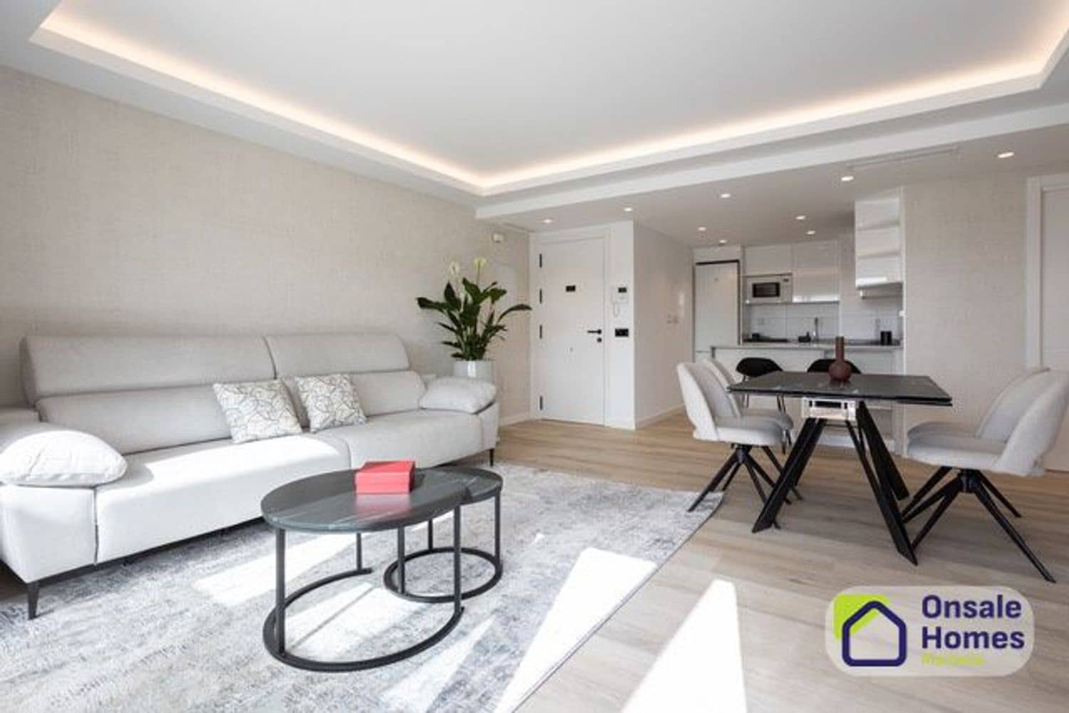 2 sypialnia Apartament na sprzedaż w Nueva Andalucia z basenem garażem - 890 000 € (Ref: 9819856)