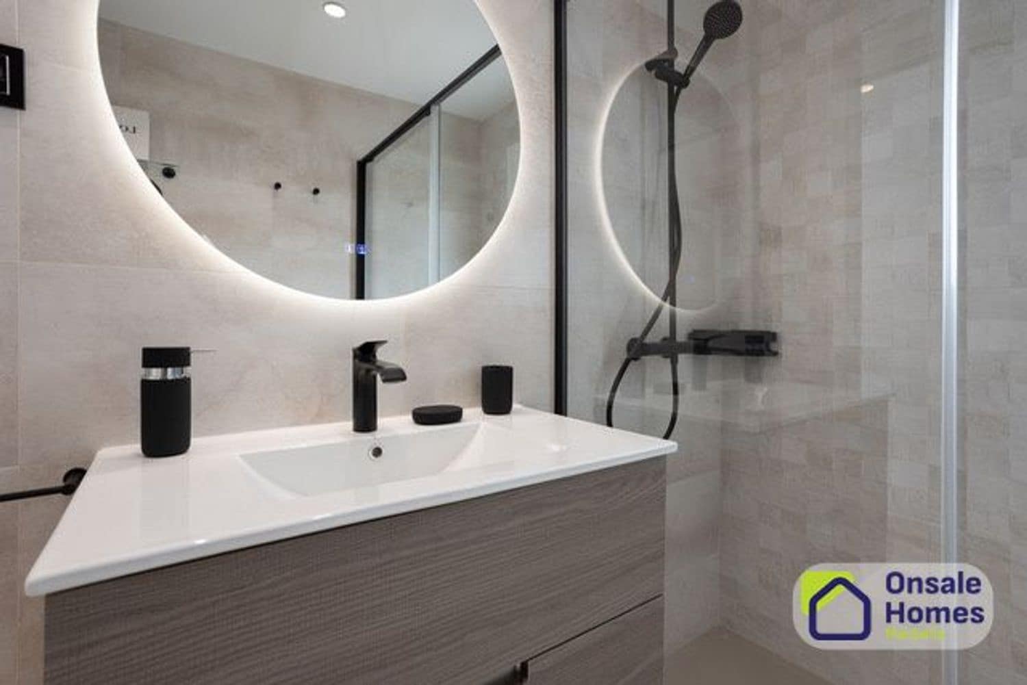 2 sypialnia Apartament na sprzedaż w Nueva Andalucia z basenem garażem - 890 000 € (Ref: 9819856)