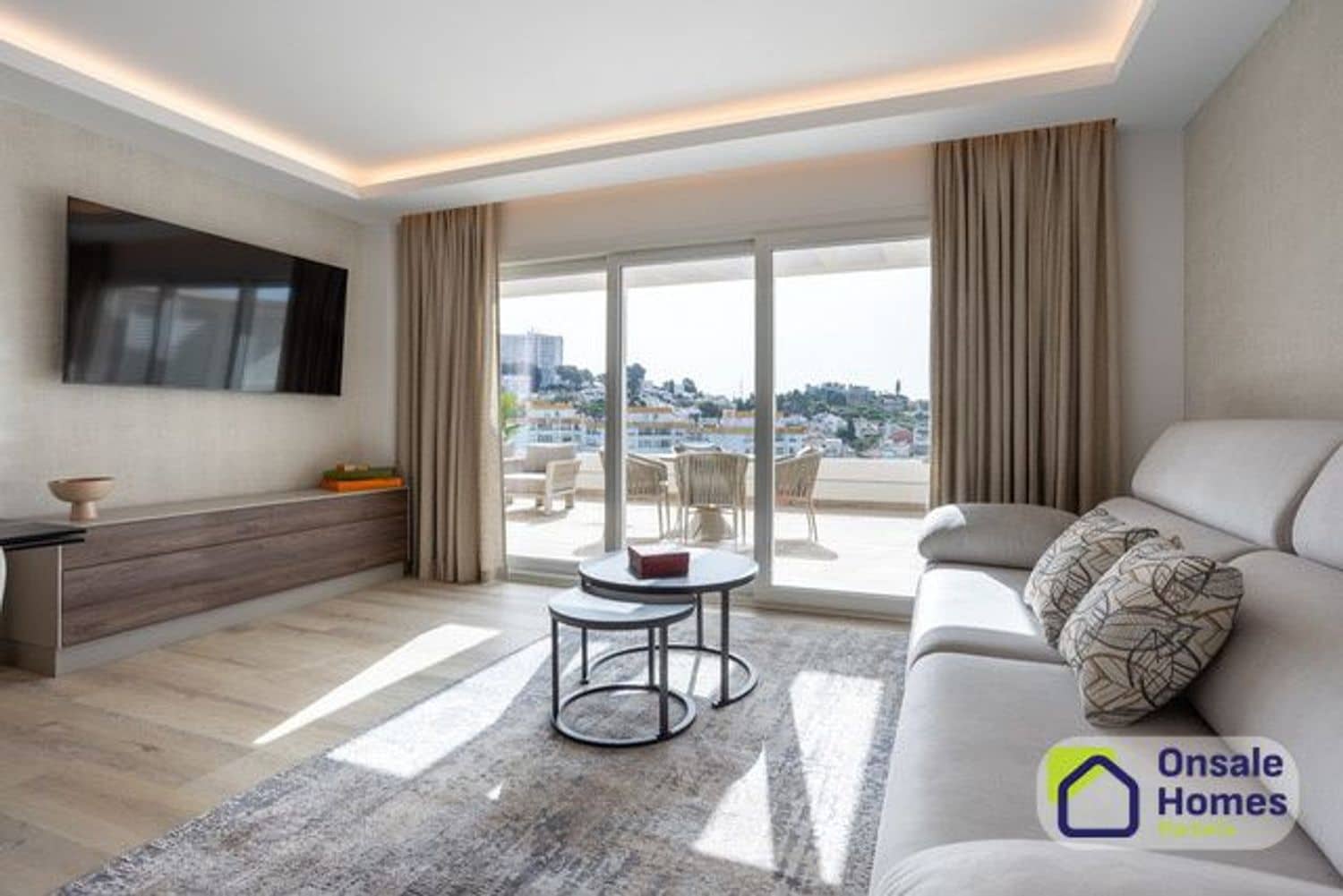 2 sypialnia Apartament na sprzedaż w Nueva Andalucia z basenem garażem - 890 000 € (Ref: 9819856)