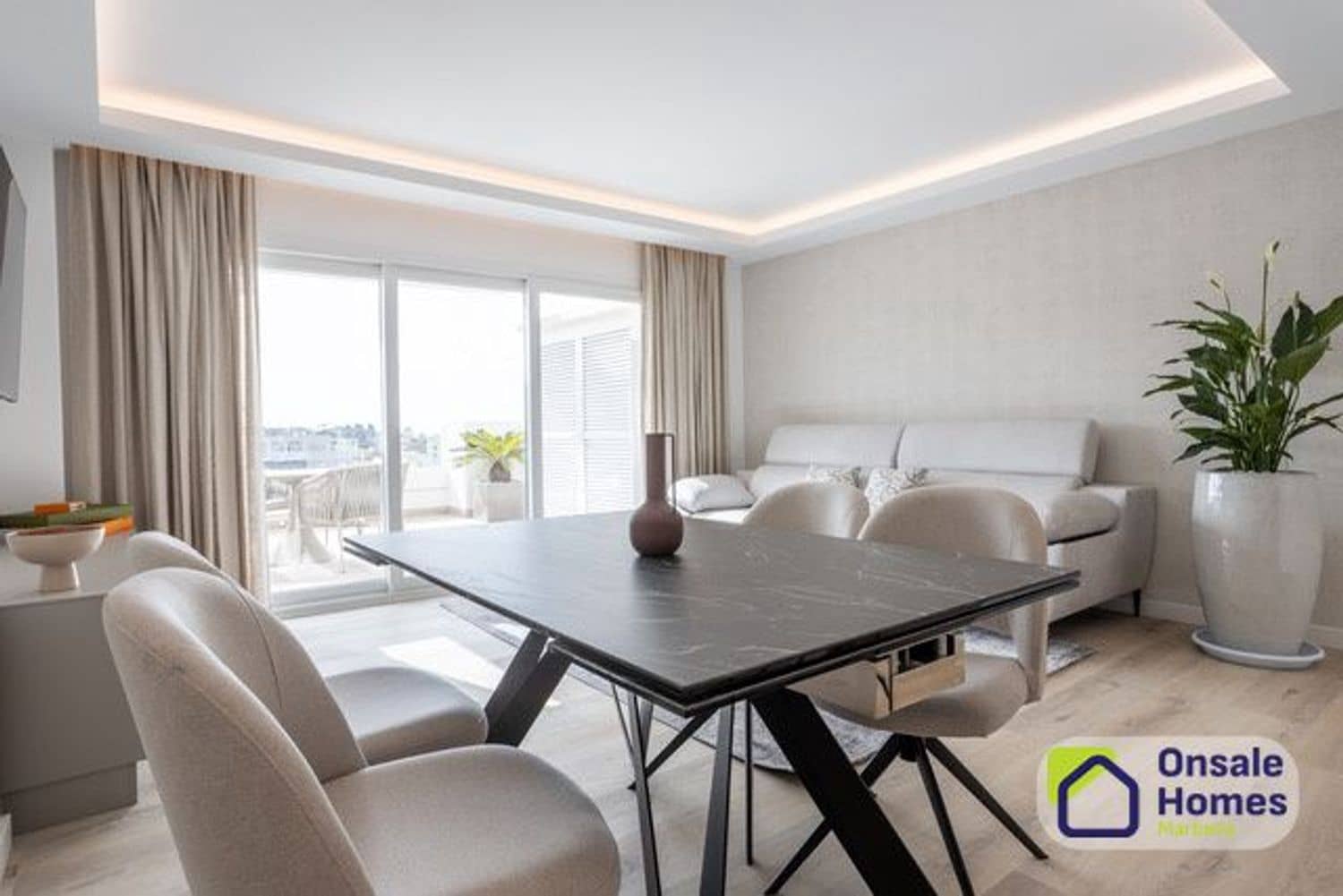 2 sypialnia Apartament na sprzedaż w Nueva Andalucia z basenem garażem - 890 000 € (Ref: 9819856)
