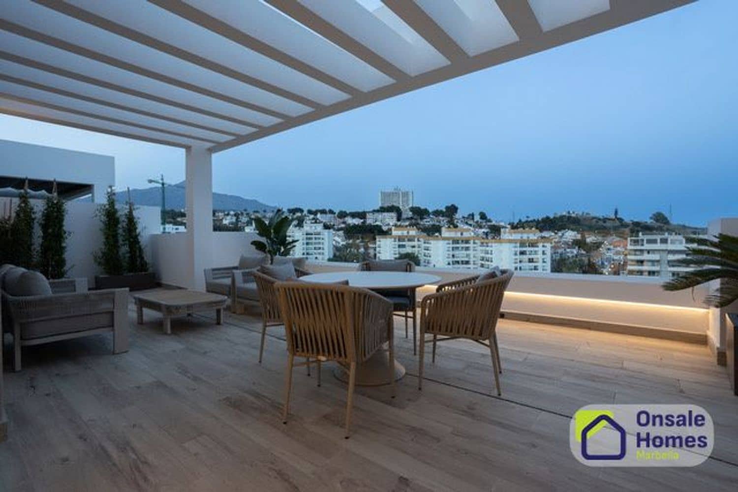 2 sypialnia Apartament na sprzedaż w Nueva Andalucia z basenem garażem - 890 000 € (Ref: 9819856)