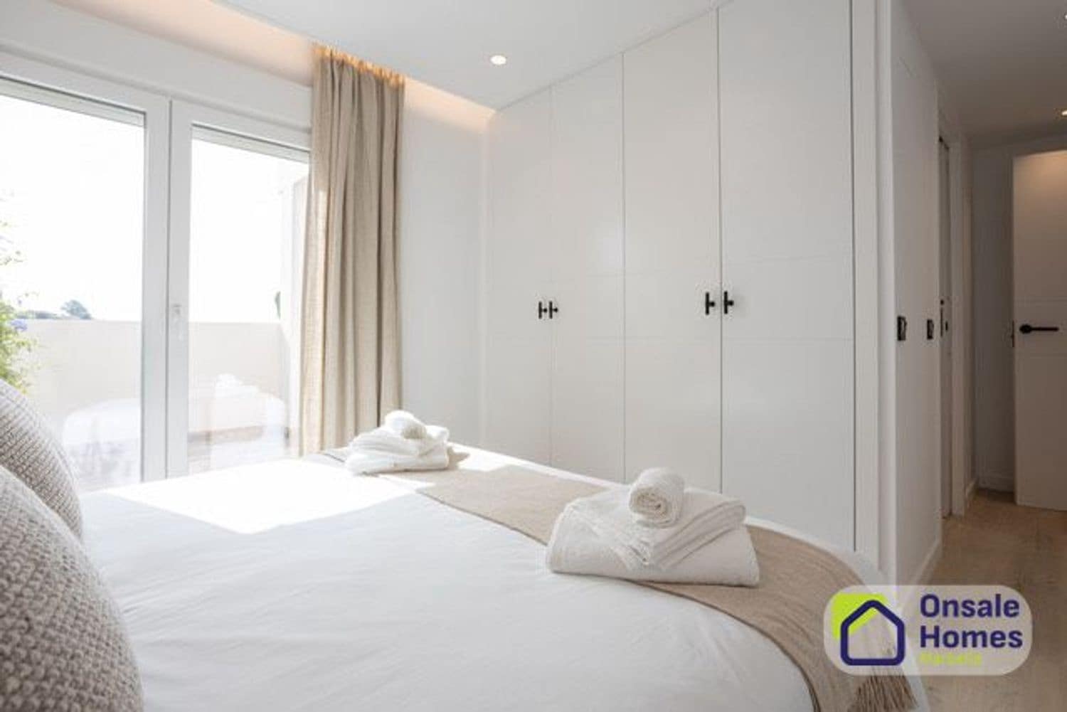 2 sypialnia Apartament na sprzedaż w Nueva Andalucia z basenem garażem - 890 000 € (Ref: 9819856)