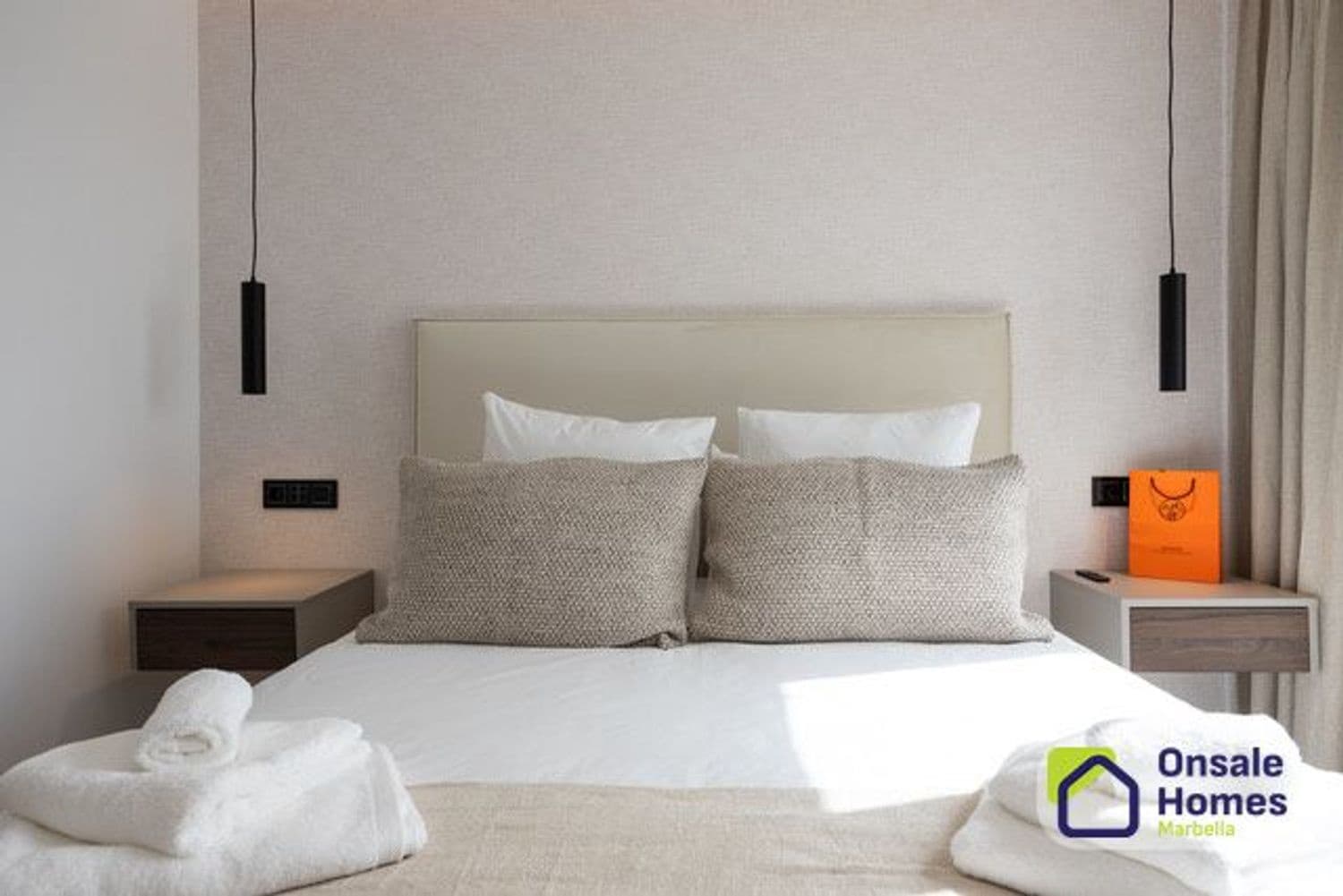 2 sypialnia Apartament na sprzedaż w Nueva Andalucia z basenem garażem - 890 000 € (Ref: 9819856)