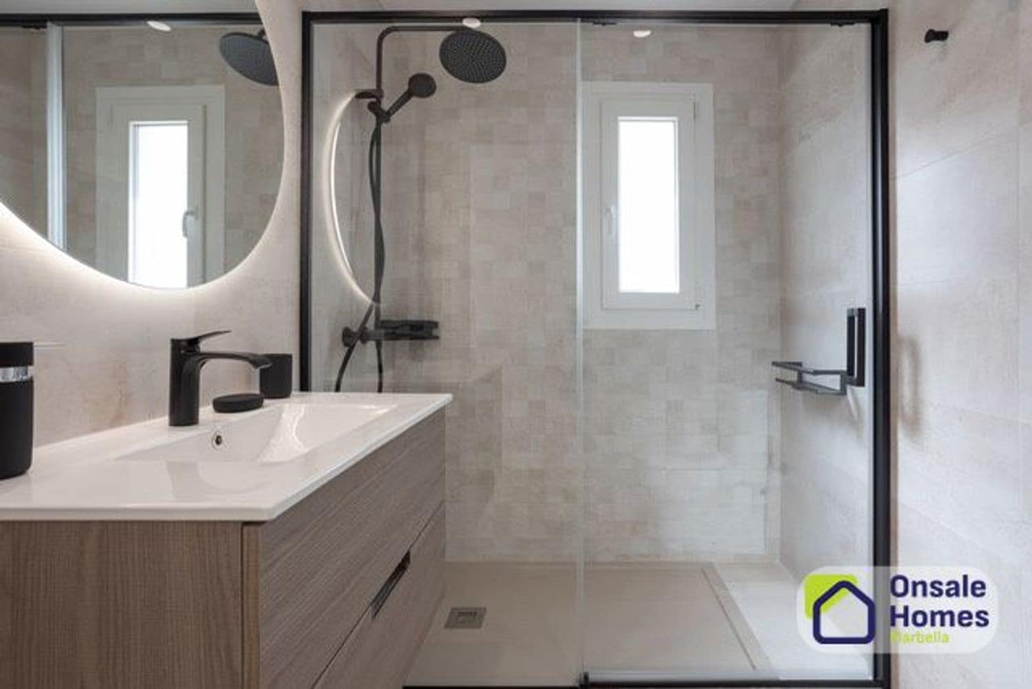 2 sypialnia Apartament na sprzedaż w Nueva Andalucia z basenem garażem - 890 000 € (Ref: 9819856)