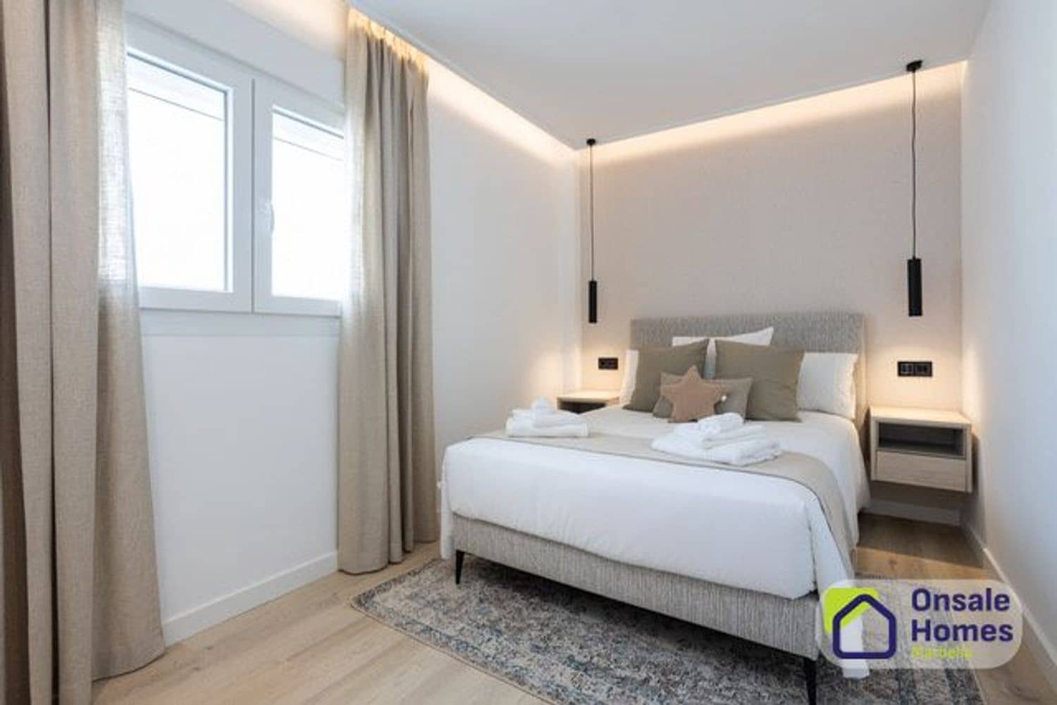 2 sypialnia Apartament na sprzedaż w Nueva Andalucia z basenem garażem - 890 000 € (Ref: 9819856)
