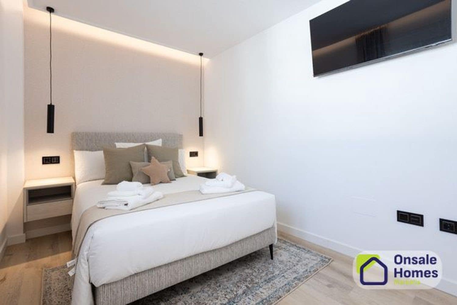 2 sypialnia Apartament na sprzedaż w Nueva Andalucia z basenem garażem - 890 000 € (Ref: 9819856)