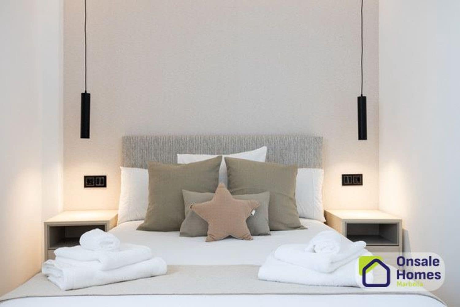 2 sypialnia Apartament na sprzedaż w Nueva Andalucia z basenem garażem - 890 000 € (Ref: 9819856)