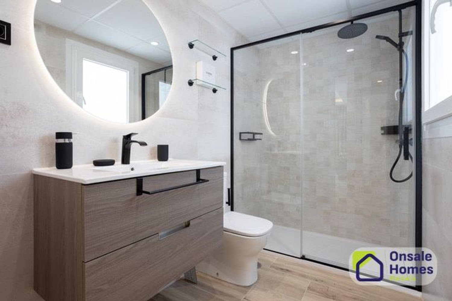 2 sypialnia Apartament na sprzedaż w Nueva Andalucia z basenem garażem - 890 000 € (Ref: 9819856)