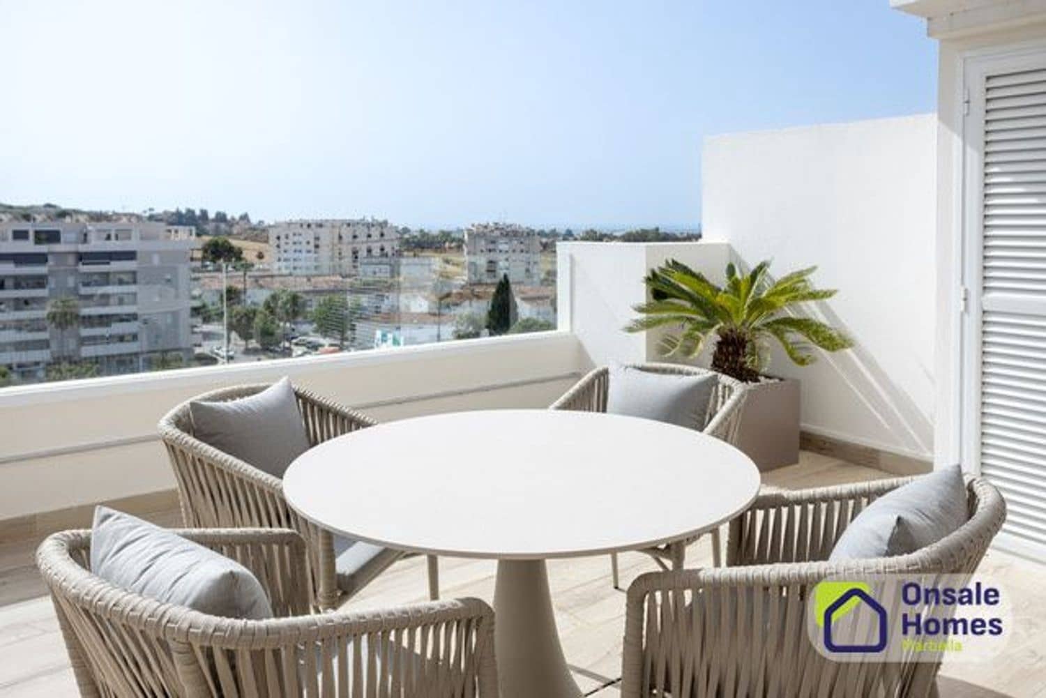 2 sypialnia Apartament na sprzedaż w Nueva Andalucia z basenem garażem - 890 000 € (Ref: 9819856)