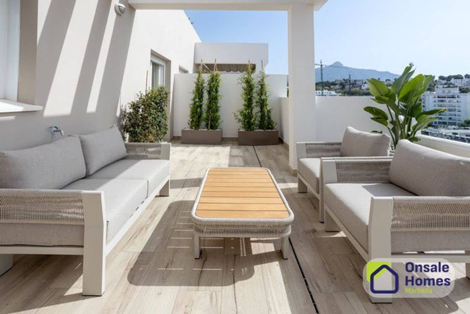 2 sypialnia Apartament na sprzedaż w Nueva Andalucia z basenem garażem - 890 000 € (Ref: 9819856)