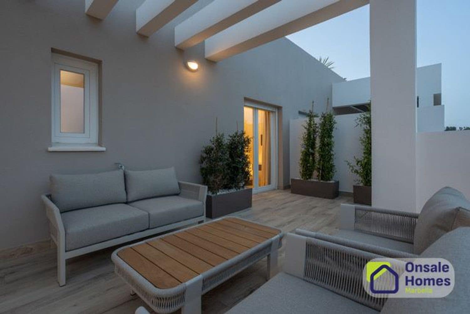 2 sypialnia Apartament na sprzedaż w Nueva Andalucia z basenem garażem - 890 000 € (Ref: 9819856)