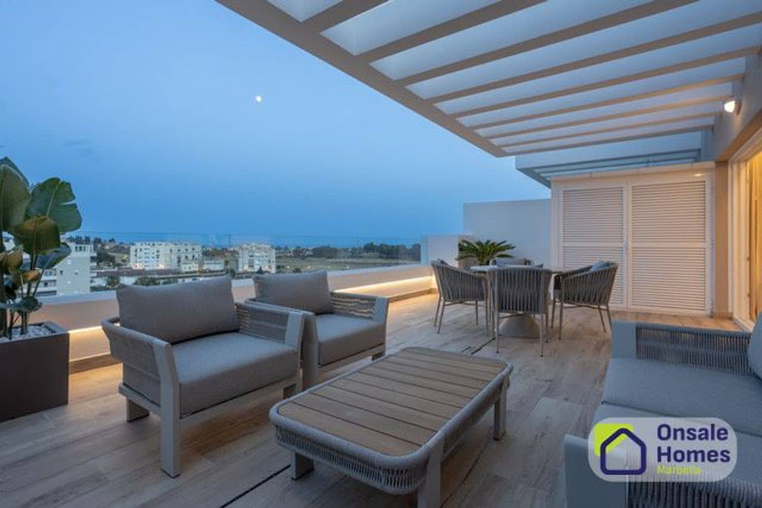 2 sypialnia Apartament na sprzedaż w Nueva Andalucia z basenem garażem - 890 000 € (Ref: 9819856)