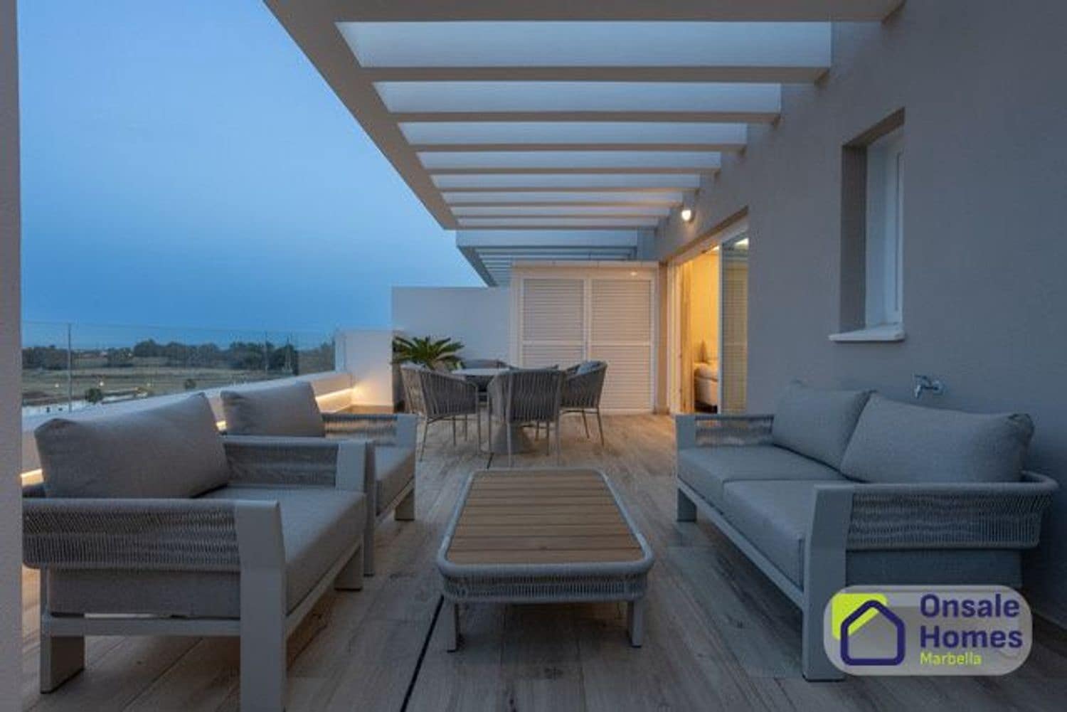 2 sypialnia Apartament na sprzedaż w Nueva Andalucia z basenem garażem - 890 000 € (Ref: 9819856)