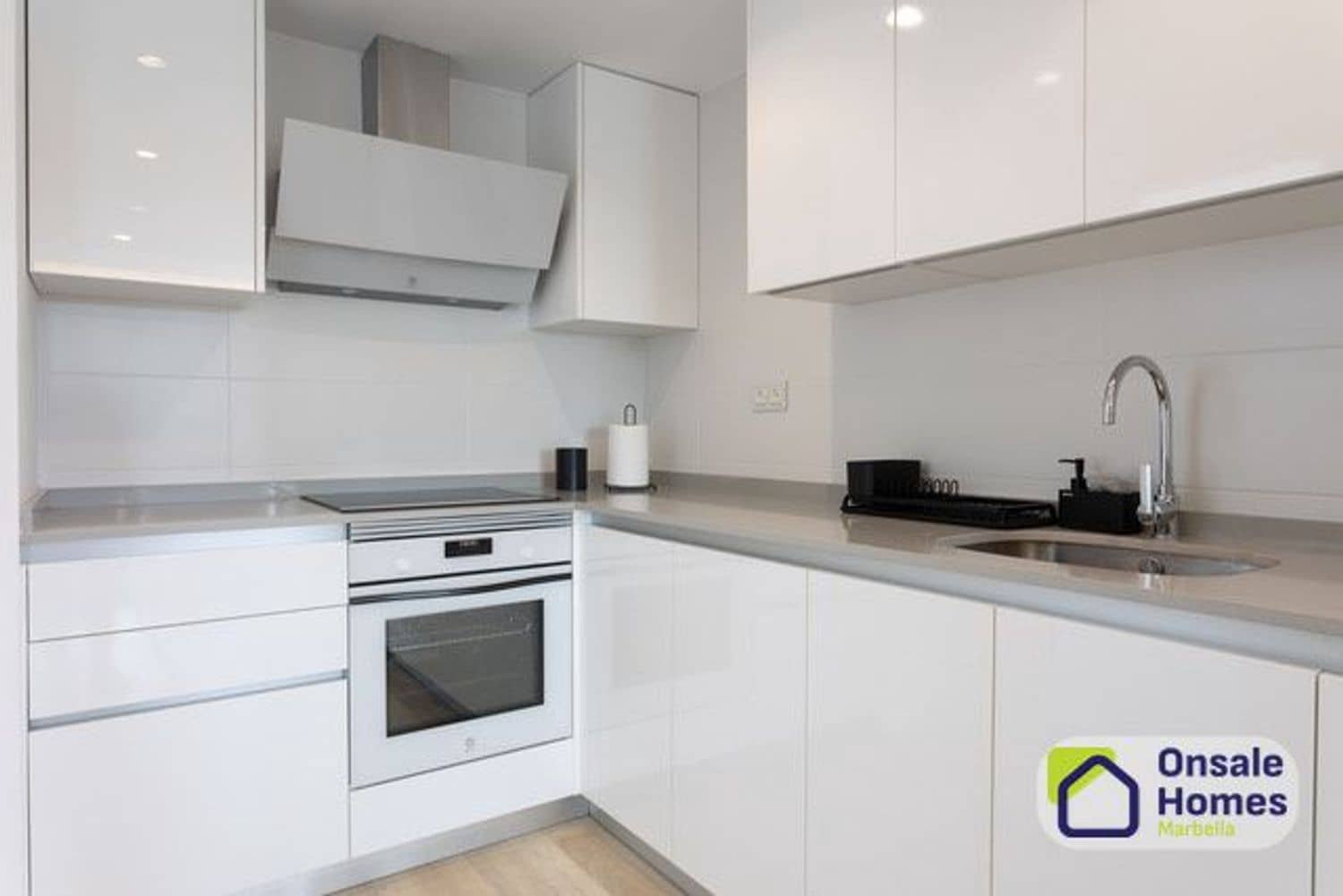 4 camera da letto Appartamento in vendita in Nueva Andalucia con piscina garage - 1.690.000 € (Rif: 9821977)