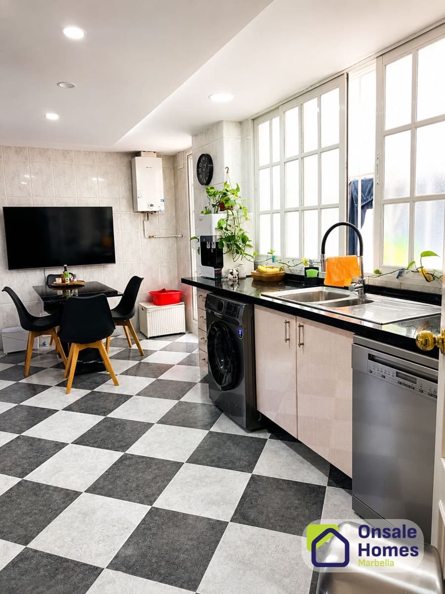 3 soveværelse Lejlighed til salg i San Pedro de Alcantara med garage - € 380.000 (Ref: 9828241)