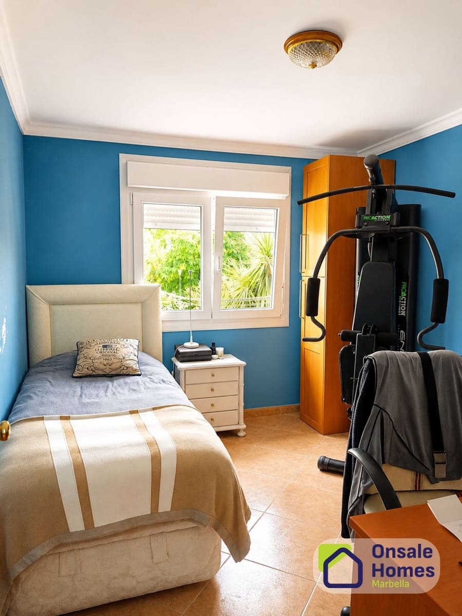 3 soveværelse Lejlighed til salg i San Pedro de Alcantara med garage - € 380.000 (Ref: 9828241)